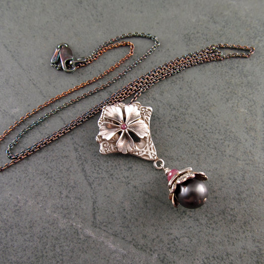 Flower pendant with pink sapphire and black Tahitian pearl